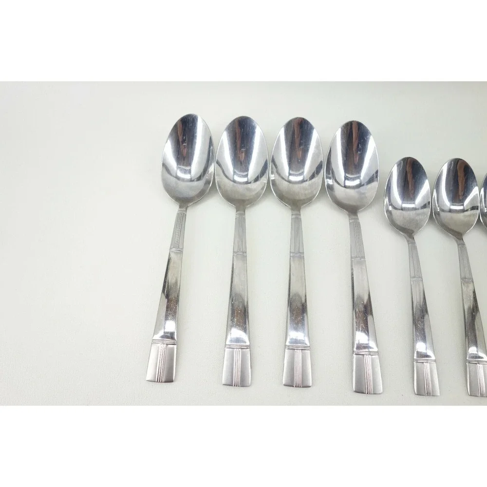 INTERNATIONAL STAINLESS Service‎ For 4 Pre-owned 16 Piece Flatware